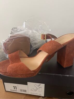 NWT Banana Republic Suede Block Heel Sandal in Rust